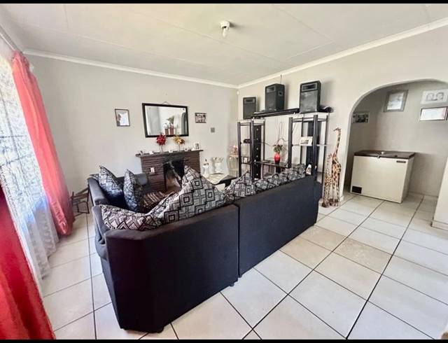 3 BEDROOM HOUSE FOR SALE IN VANDERBIJLPARK CW 6